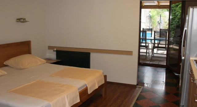 Villa Lucca, Book Villa Hotels in Vienna surrounding with Parking, Parking