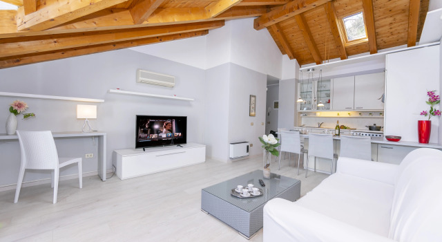 Blu Lake Apartment on Ghiffa Beach, Buchen Sie Ferienwohnung Premeno Lago Maggiore