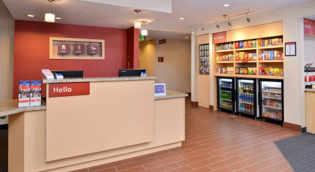 TownePlace Suites Detroit Commerce, Varaa Hotelli  