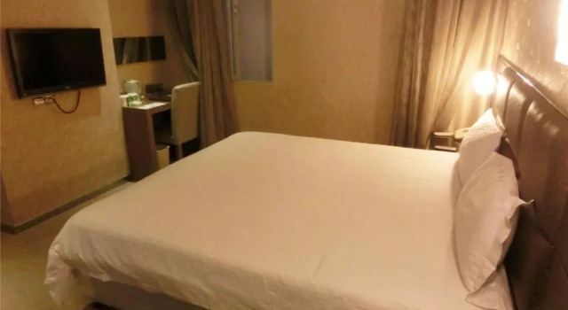 Номер Standard с красивым видом из окна GreenTree Alliance Shenzhen Shekou Sea World Hotel