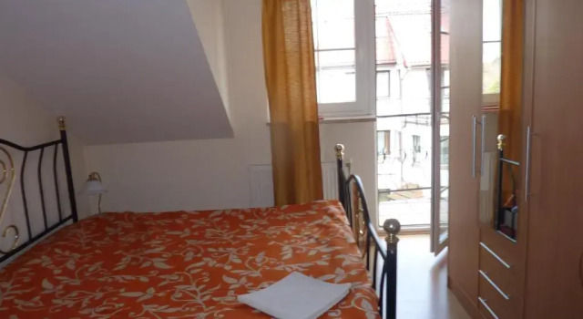 Кровать в общем номере Dandelion B&B