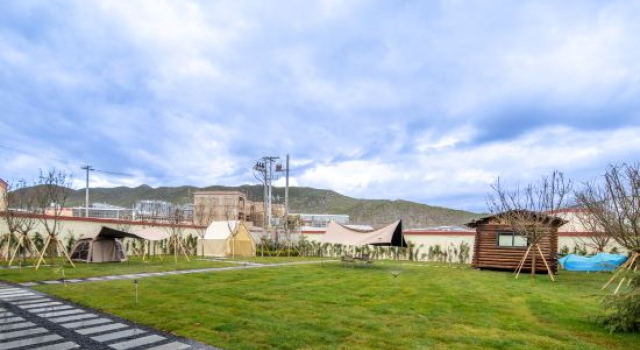 Kyriad Hotel (Shangri-La Ganden Sumtseling Monastery Scenic Area), Забронировать Отель Бизнес-отели Шангри-Ла, рядом с Songzanlin Temple Buried Treasure Exhibition Hall, 4* 5*