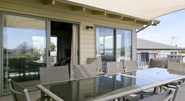 Golders Heights - Taupo Holiday Home, Rezerwuj Hotel Hotele w Auckland Region z parkingiem, Parking