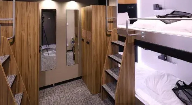 Кровать в общем номере (мужской номер) global cabin Yokohama Chinatown