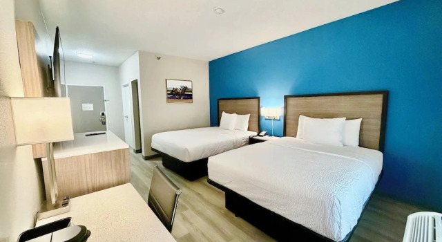 Четырёхместный номер Standard Baymont by Wyndham Louisville Southwest