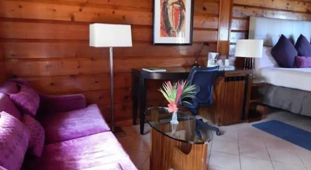 Hotel Pebbles