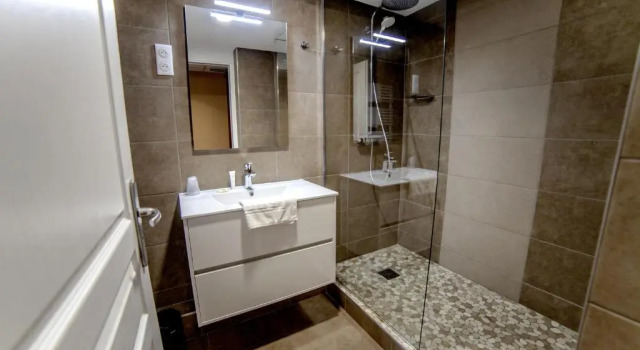Двухместный номер Comfort Logis Hôtel & Restaurant - Les Hauts de Montreuil