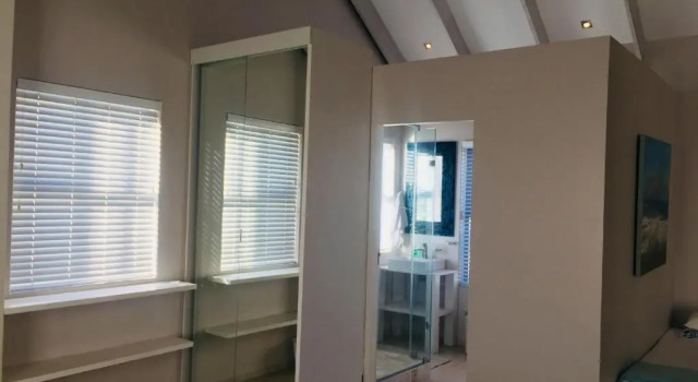 PERFECT 10 - 7 to 13 Sleeper Luxury Holiday Home Breakage Deposit of R2500 for 10 to 13 persons per weekend