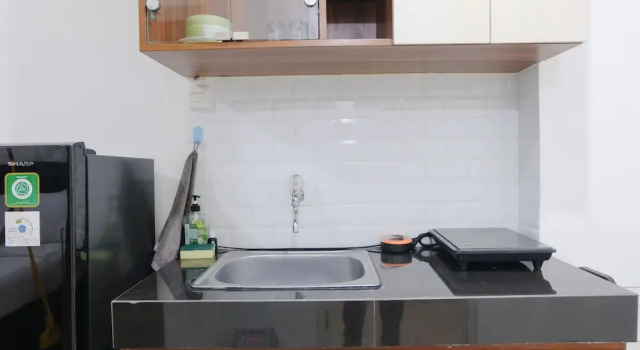 Студия Modern Classic Studio At Apartment Parahyangan Residence