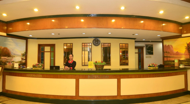 Holiday Plaza Hotel - Cebu, Забронировать Отель Отели Себу с парковкой, рядом с Yap Sandiego Ancestral House, Парковка