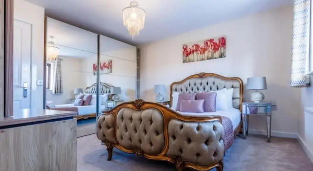10 Guests - 5 Bedrooms - Free Parking - Lux House, Varaa Lomakoti Mökit kohteessa Merseyside, Mökki