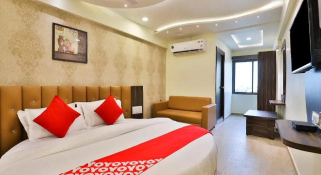 Люкс OYO 19501 Hotel Silver Palace