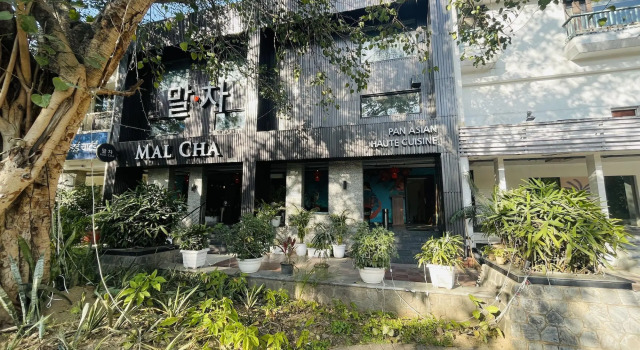 Saltstayz Select - Malcha & Chankyapuri, Забронировать Отель Отели Нью-Дели 3 звезды, рядом с Embassy of Switzerland, 3*
