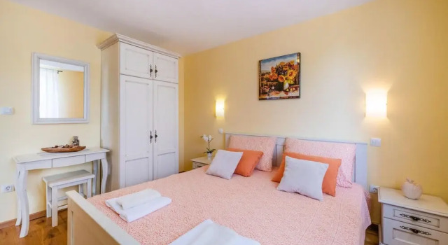 Beautiful Home in Pula With Wifi and 3 Bedrooms, Rezervovat Hotel Hotely v Pula Region s parkováním, Parkování