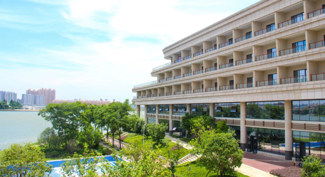 Radisson Blu Hotel Wuhan ETD Zone, Rezerwuj Hotel Hotele w Dunkou z parkingiem, Parking