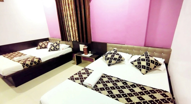 Четырёхместный семейный номер Standard Sai Balaji Residency shirdi near sai temple
