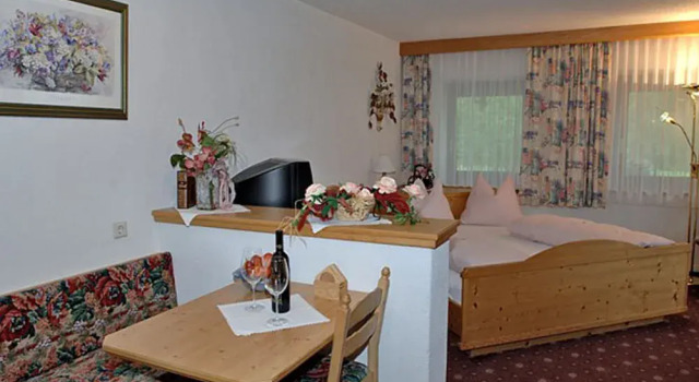 Pension Wetterstein, Rezerwuj Apartament Hotele w Tyrol z parkingiem, Parking