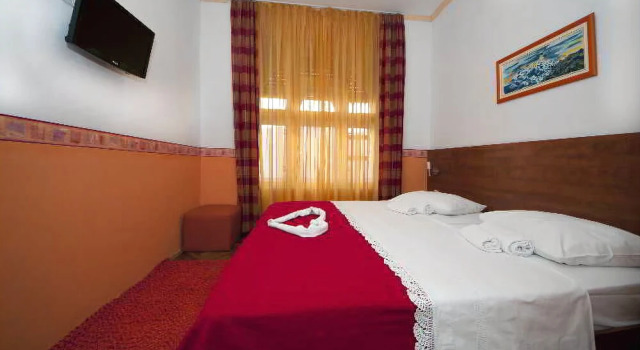 Sobe Cikes, Prenota Hotel Splitska 