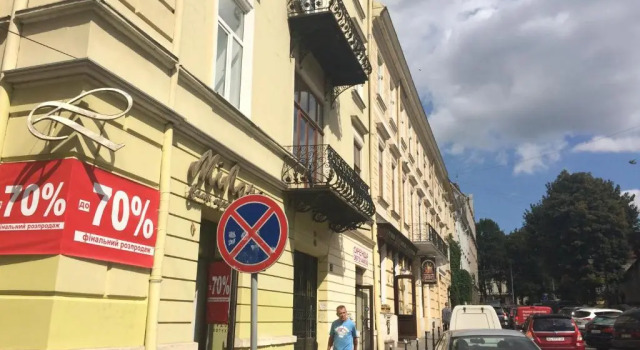 ROMANTIC Apartments - оn Valova street, Забронировать Апартаменты/квартира Отели Львова с парковкой, рядом с Дворец Дедушицких, Парковка