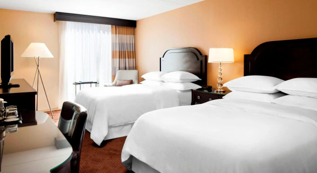 Четырёхместный номер Standard Sheraton Milwaukee Brookfield