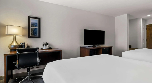 Четырёхместный номер Standard Comfort Inn & Suites near Tinley Park Amphitheater