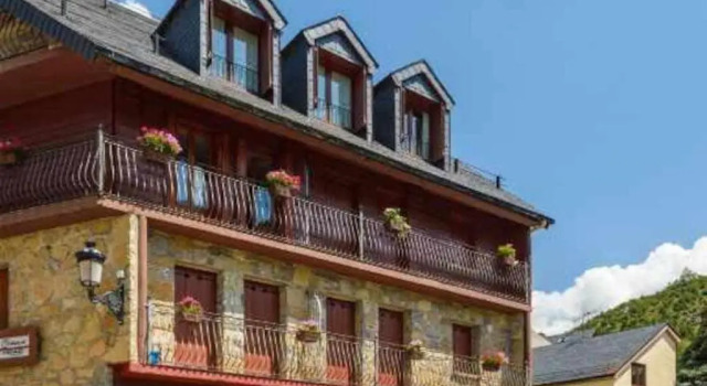 edificio CAPERAN 2hab o hab familiar WOWRURAL, 预订 公寓 潘蒂科萨 福米加尔