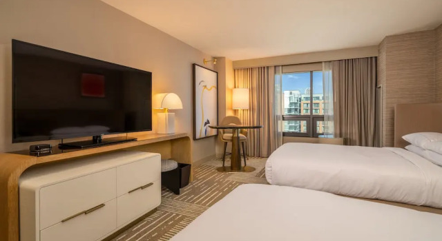 Четырёхместный номер Deluxe Hilton San Diego Gaslamp Quarter