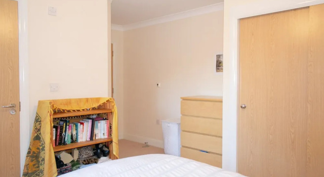 Bright 2 Bedroom Flat With Parking in Oxford