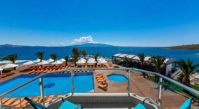Трёхместный номер Standard с балконом и с видом на море Hotel Saranda Palace