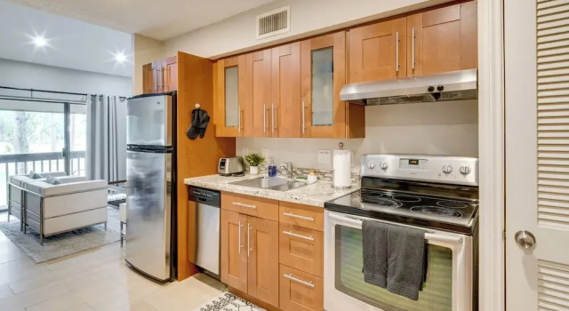 Апартаменты с 2 комнатами с балконом Golf, Swim & Dine! Condo w/ Lake Conroe Access