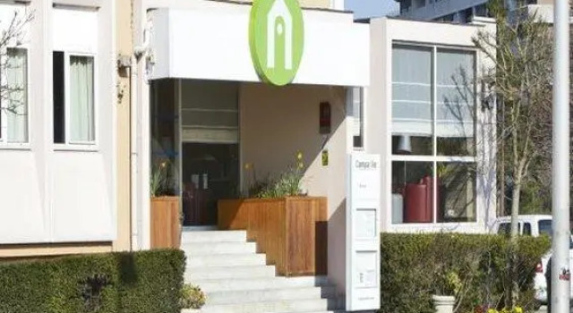 Кровать в общем номере Campanile Créteil Centre