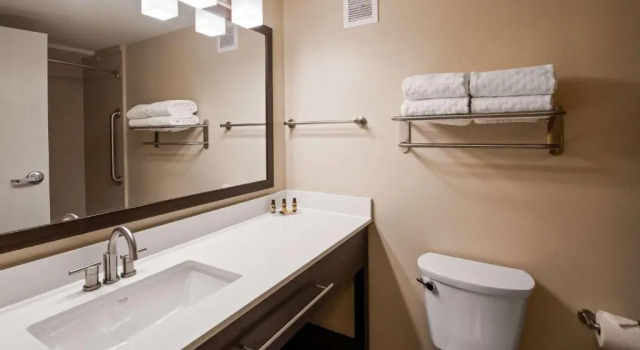 Номер Standard Best Western Plus Thornburg Inn & Suites