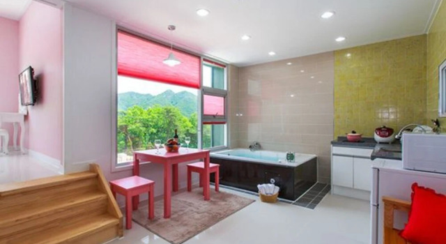 Jecheon Golden Week Pension, Prenota Hotel Jecheon Chungcheongbuk-Do