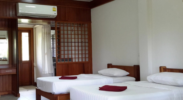 Phuphan Park Hotel, Забронировать Отель Саконнакхон 