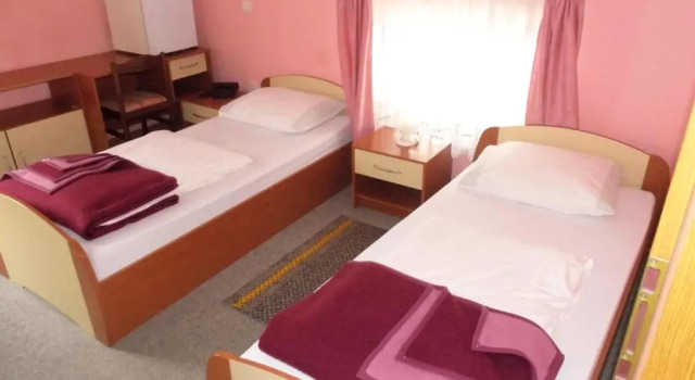 Guesthouse Pri Štefanu, Book Hotel Hoteller i Tolmin med parkering, Parkering