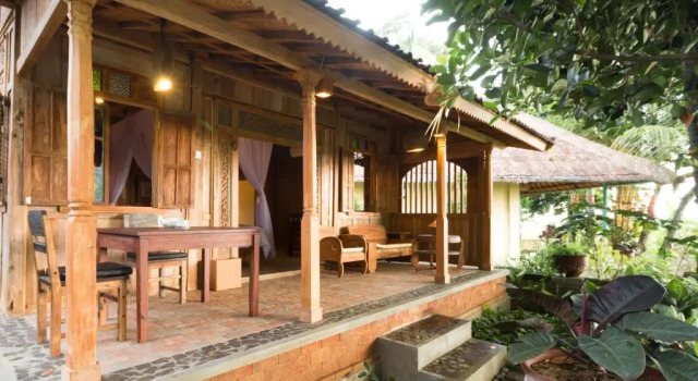 House Wooden Umasari Rice Terrace Villa by AGATA