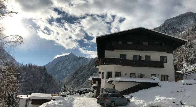 Apartment WILKY in Kaprun, Rezerwuj Apartament Hotele w Salzburg z parkingiem, Parking