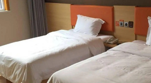 Двухместный номер Standard 7 Days Premium Beijing Gulou Houhai Branch
