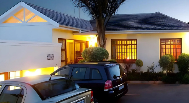 Algoa Guest House Summerstrand, Забронировать Отель Отели и гостиницы Порт-Элизабет, рядом с Humewood Golf Course, Отель