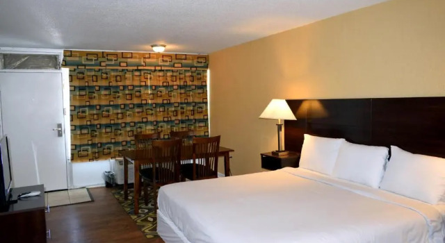 Люкс Deluxe Red Carpet Inn Battleboro
