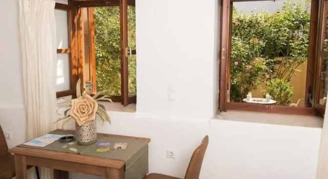 Sea Path VI old town luxury Appartment steps to beach, Забронировать Вилла Ретимнон Центральный Крит