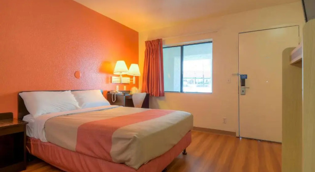 Четырёхместный номер Deluxe Motel 6-Palm Springs, CA - Downtown
