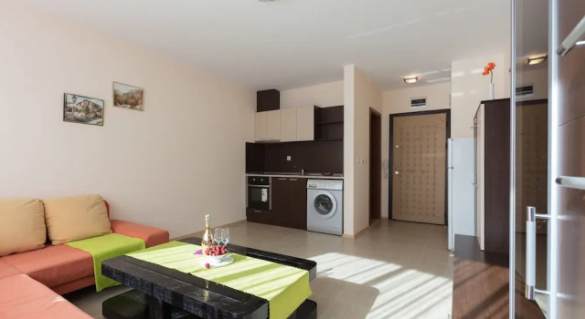 Beachfront Studio in Rich Beach, Забронировать Апартаменты/квартира Отели области Бургас с бассейном, Бассейн