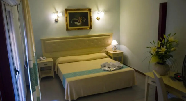 Трёхместный номер Standard Hotel Marini