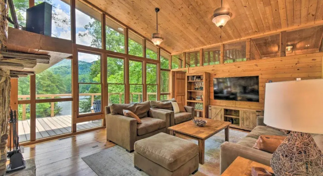 Коттедж Lakefront Glass House Cabin w/ Mountain Views!