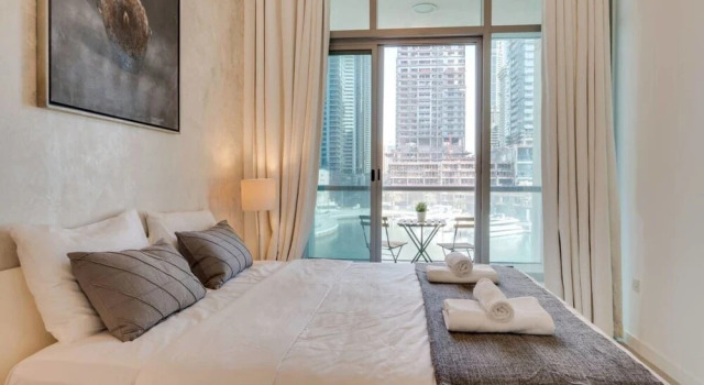 Designer Apartment Beautiful Waterfront View, Забронировать Апартаменты/квартира Отели Эмирата Дубая с парковкой, рядом с Остановка трамвая Marina Towers, Парковка