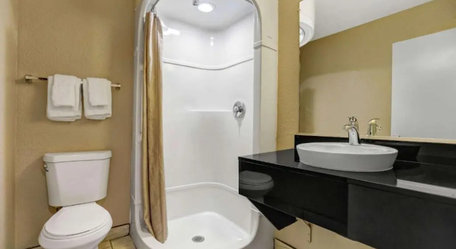 Четырёхместный номер Standard Motel 6-Red Bluff, CA