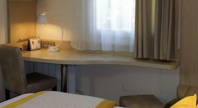 Четырёхместный номер Standard Kyriad Lyon Est - Bron Eurexpo Le Cottage