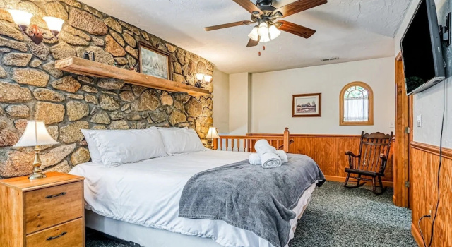 Коттедж Herons Rest - Lakefront Home With Dock, Pool Table, & hot tub - Dogs OK
