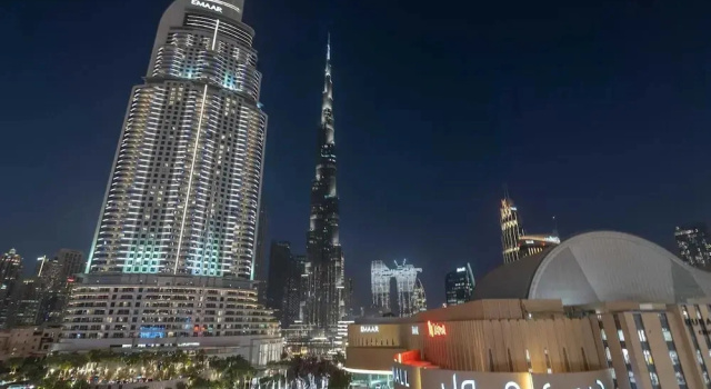 Luxurious & Stylish Apartments Across Dubai Mall - Burj Khalifa - City Views, Забронировать Апартаменты/квартира Отели Эмирата Дубая с парковкой, рядом с SEGA Republic, Парковка